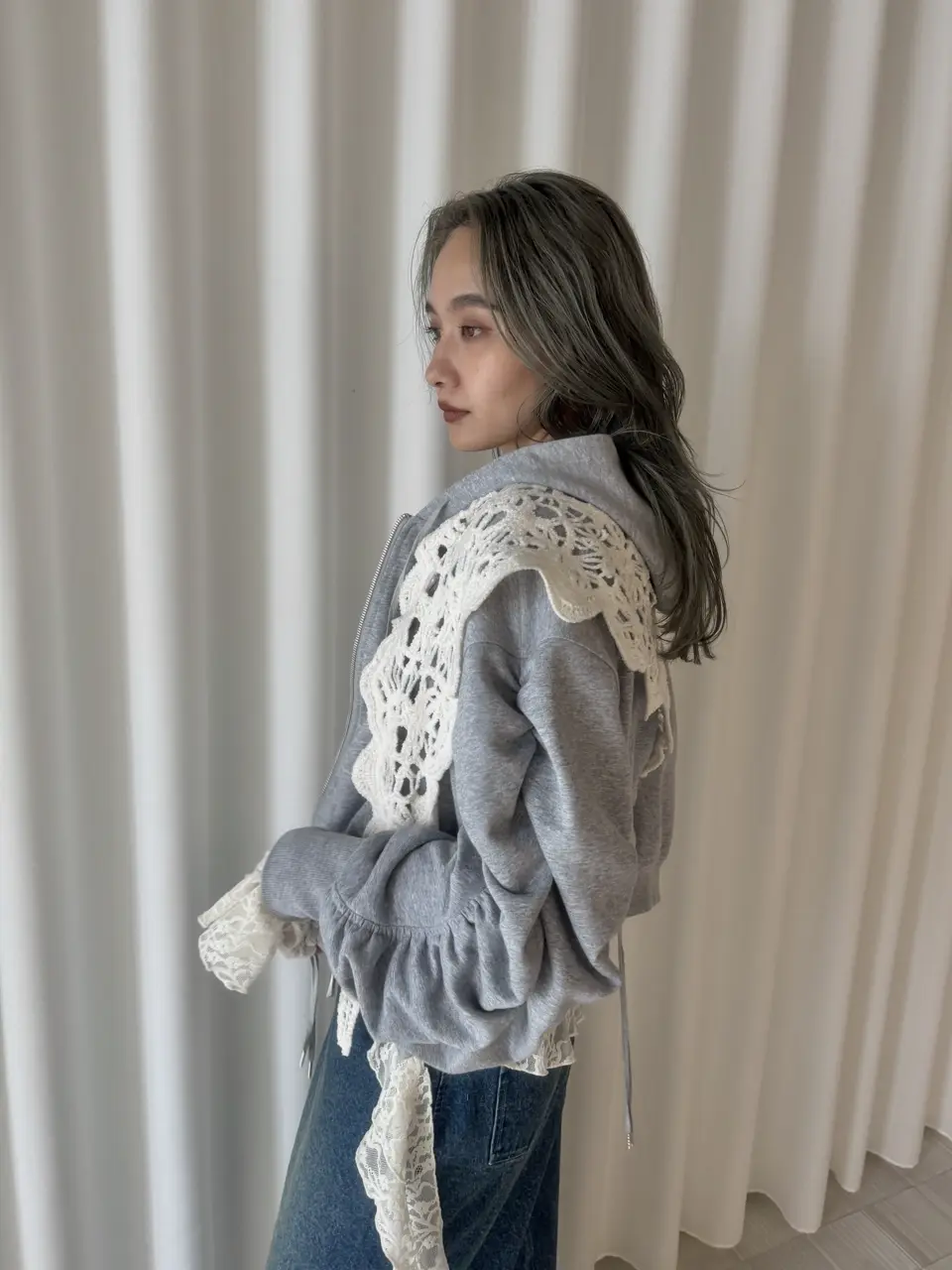 UND 2WAY CUT LACE FRILL TOP