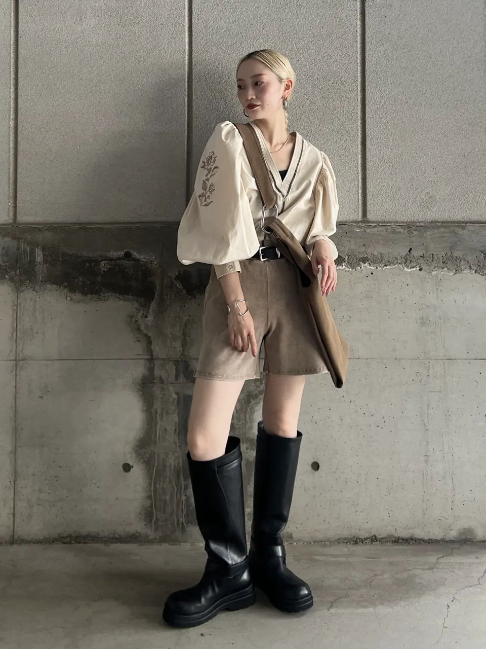 PUFF EMBROIDARY LACE BLOUSE Ameri 新宿　限定 PUFF EMBROIDARY LACE BLOUSE