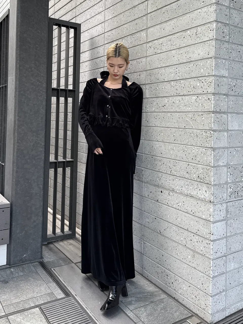 UND OFF SHOULDER VELOUR CARDIGAN SET DRESS