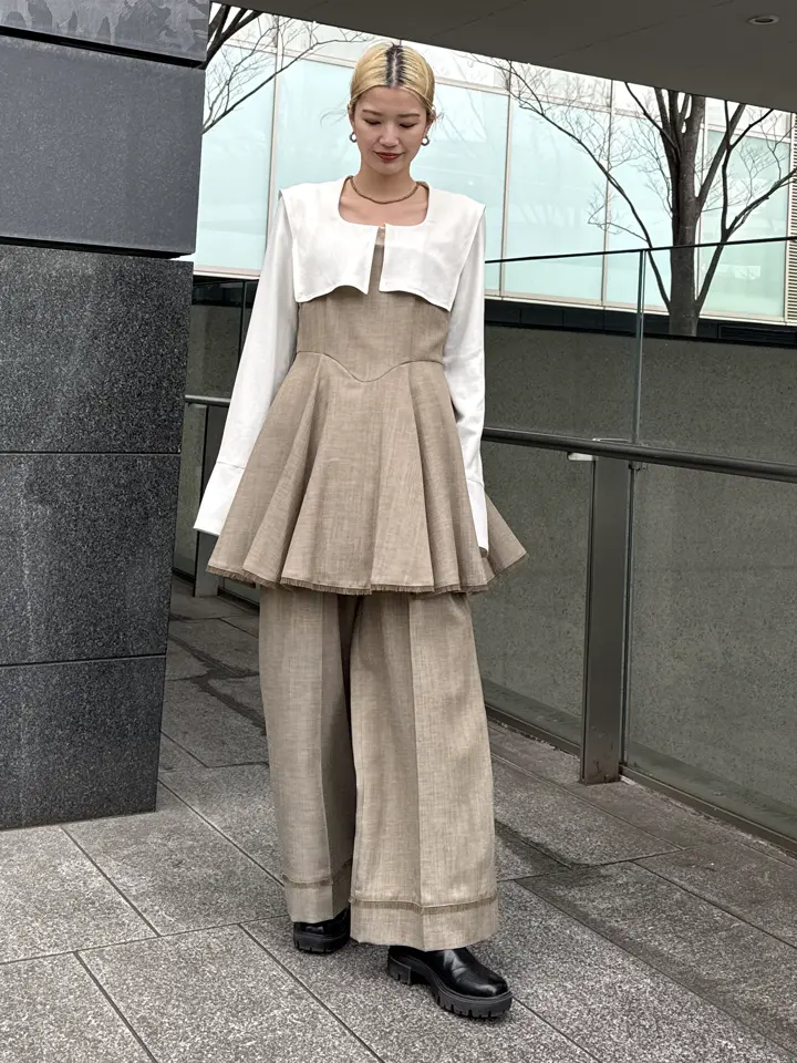 SQUARE COLLAR BACK SATIN BLOUSE