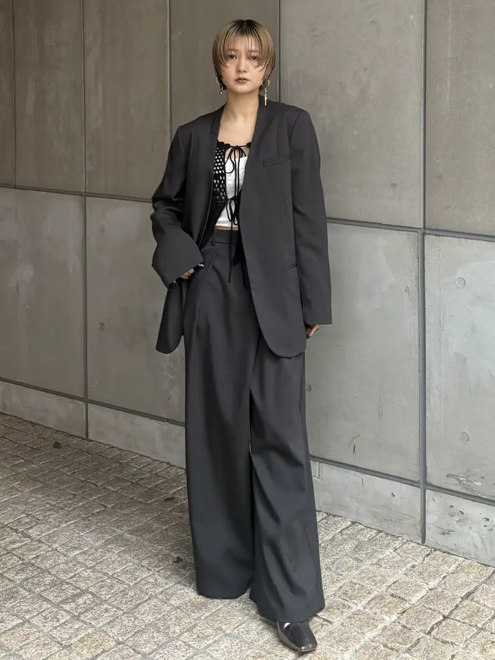 DRY TWILL ASYMMETRY TUCK PANTS