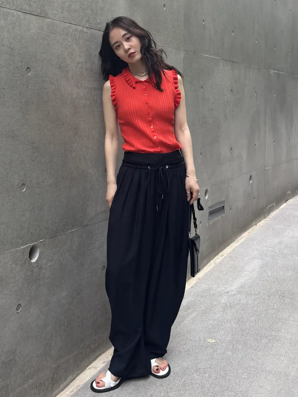 COMPACT FRILL COLLAR KNIT