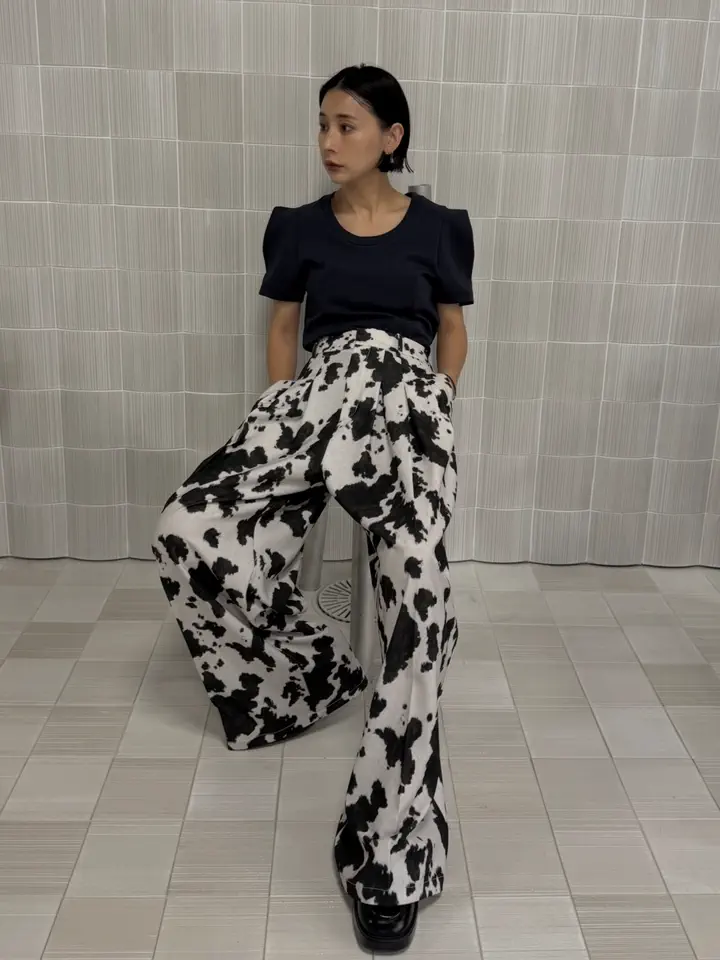 DEFORMATION SHOULDER CUT TOP