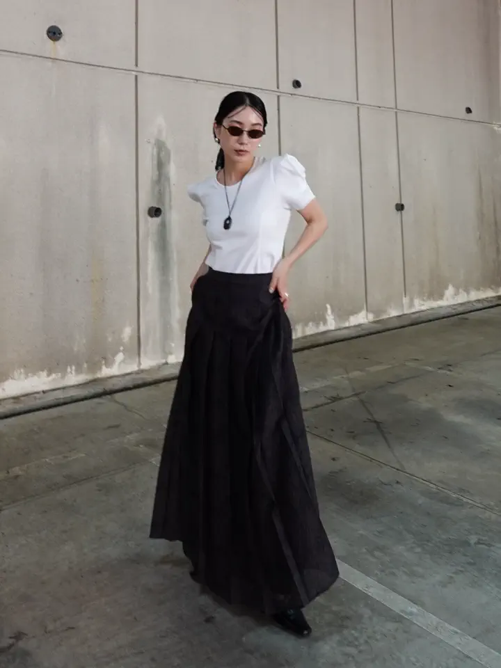 DEFORMATION SHOULDER CUT TOP