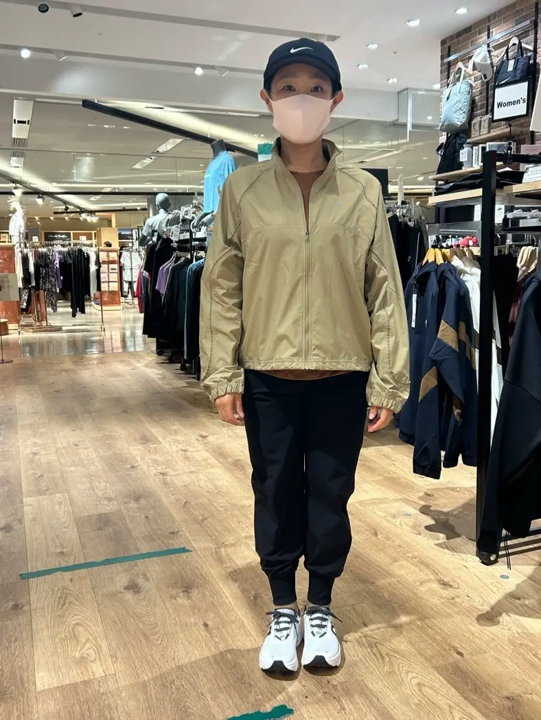 ナイキ NIKE ランニングジャケット レディース カーキ 枯草色