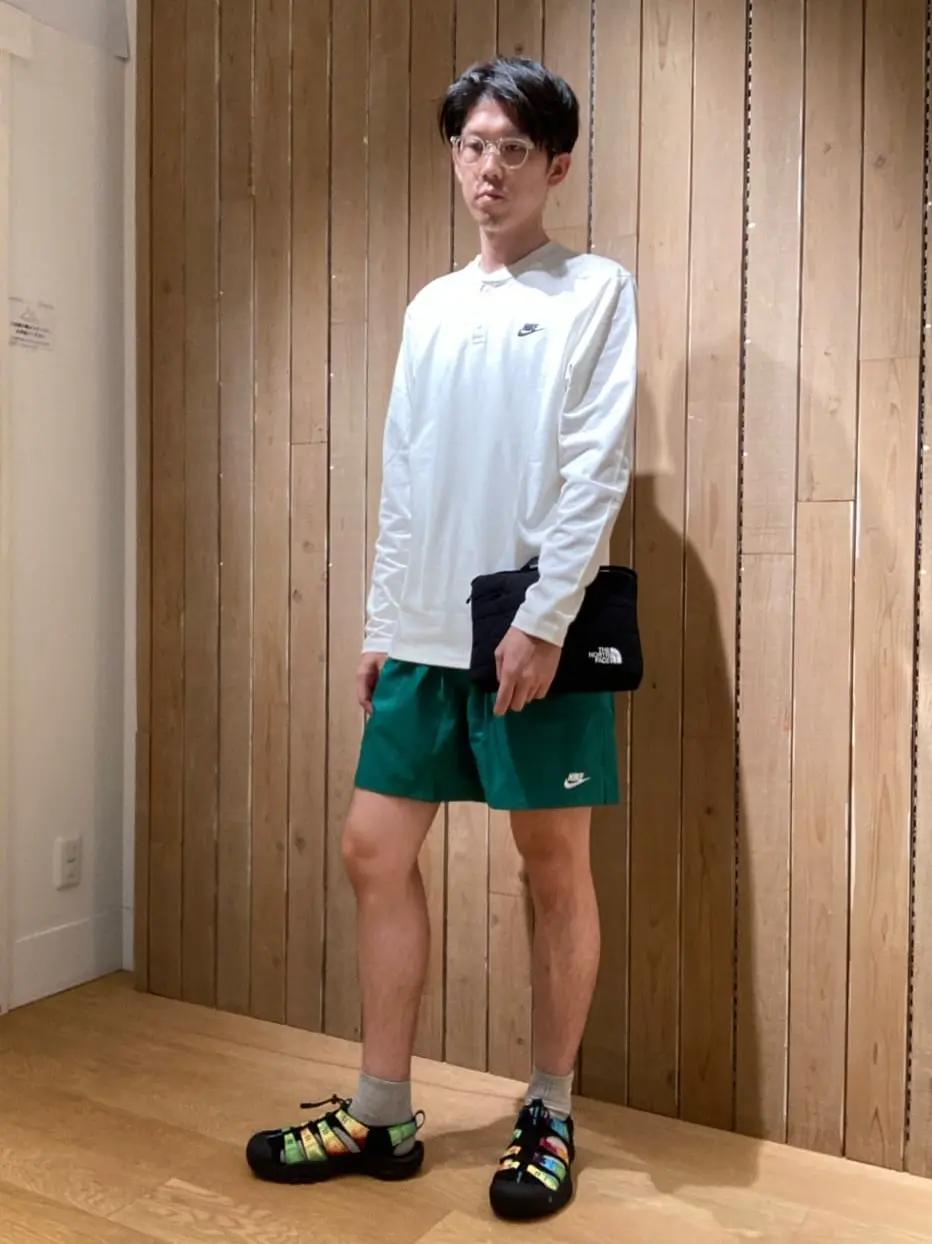 Nikeナイキ美品 オリーブグリーン Tシャツ ショートパンツ セットLサイズ Nikeナイキ美品 オリーブグリーン Tシャツ ショートパンツ セットLサイズ