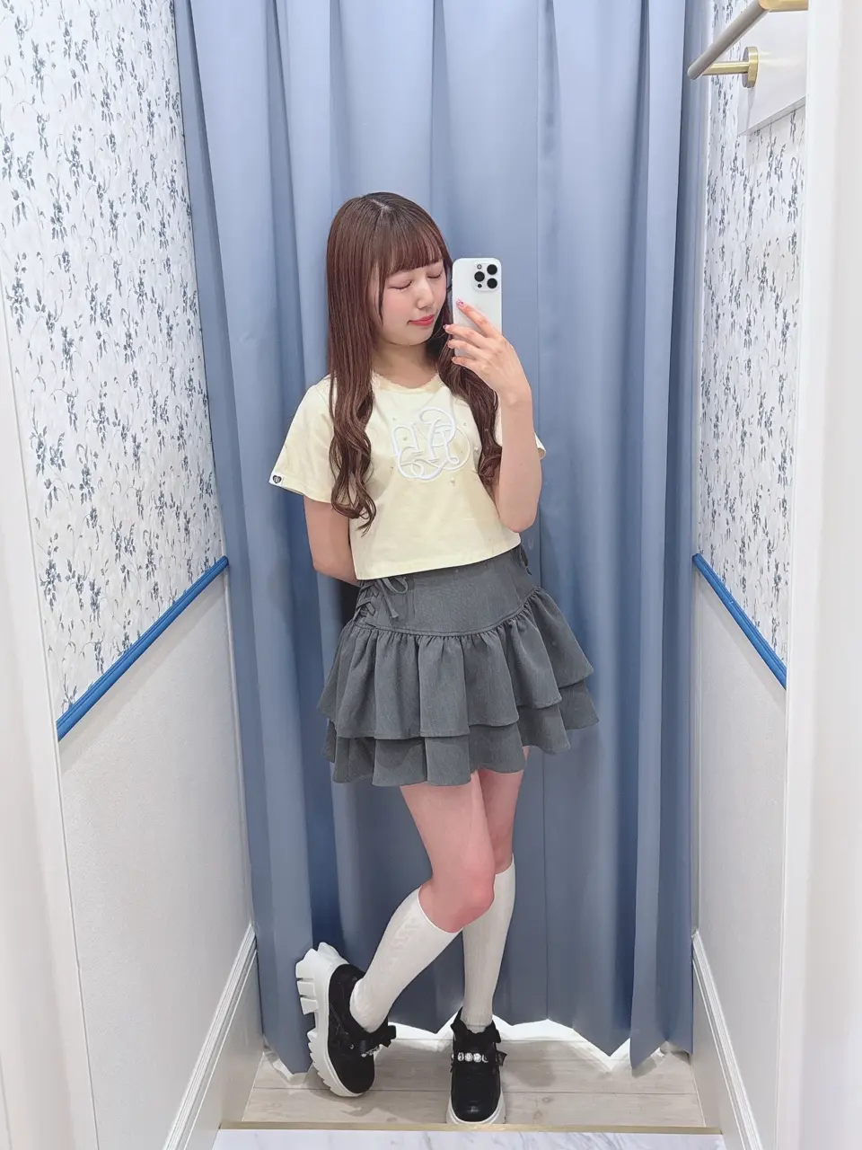 ロゴ刺繍リボンTシャツ｜evelyn（エブリン）公式通販サイト