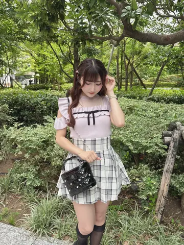 evelyn フリルリボンリブトップス タックプリーツスカート セット evelyn フリルリボンリブトップス タックプリーツスカート セット