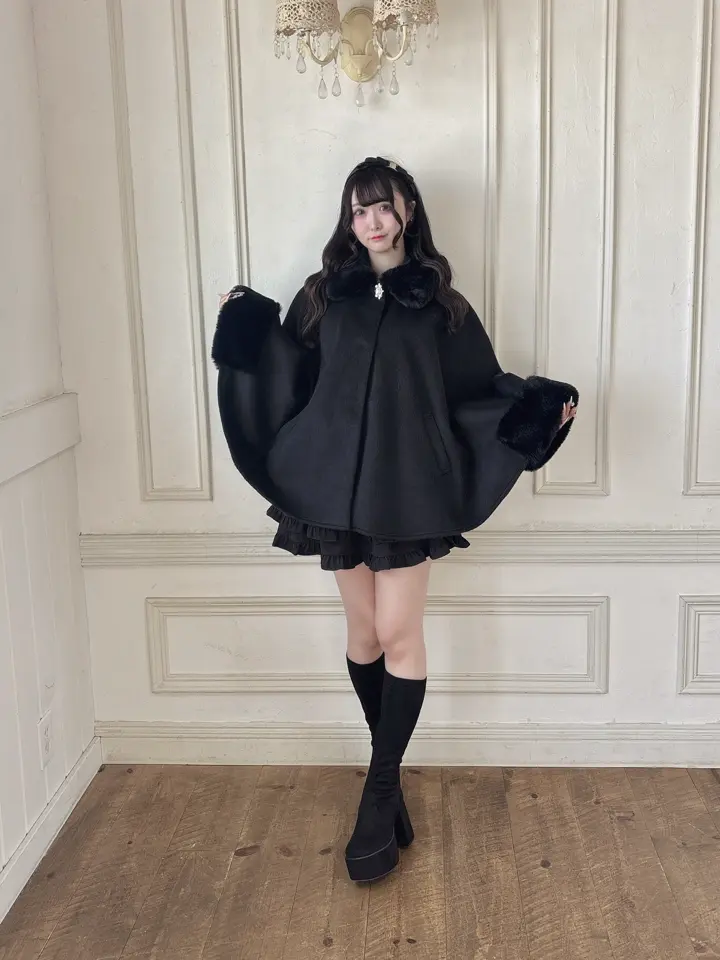 evelyn ビジュー付フレアコート ブラック 黒 evelyn - evelyn コート ビット付きの通販 by 𝐏𝐎𝐌｜エブリン