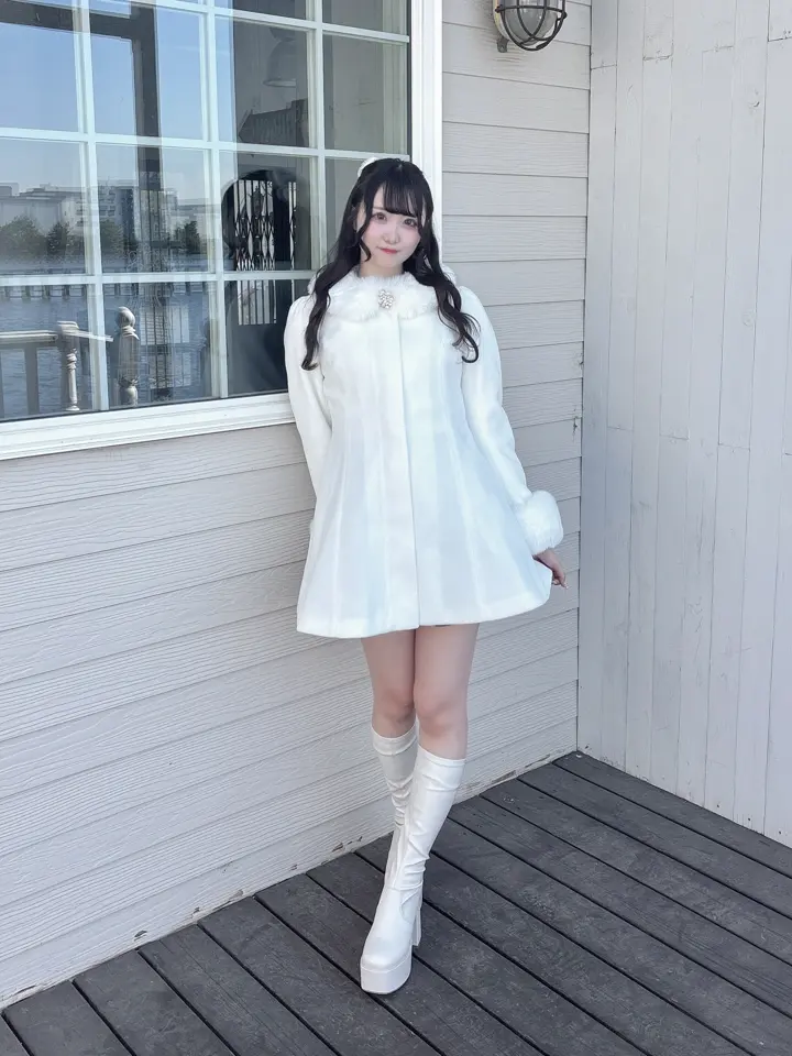 evelyn ビジューコート Mホワイト 2022 evelyn ビジューコート リボンティペット付き ホワイト 2022