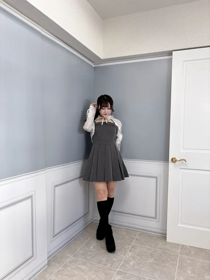 レースフード＋プリーツキャミワンピース｜evelyn（エブリン