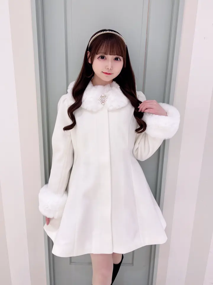 evelyn オリジナルビジューコート ファーティペット付き