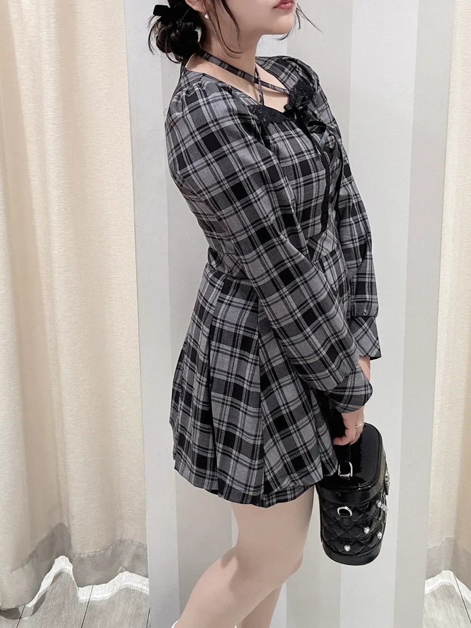 evelyn フロントリボンチェックロンパース ブラウン evelyn フロント