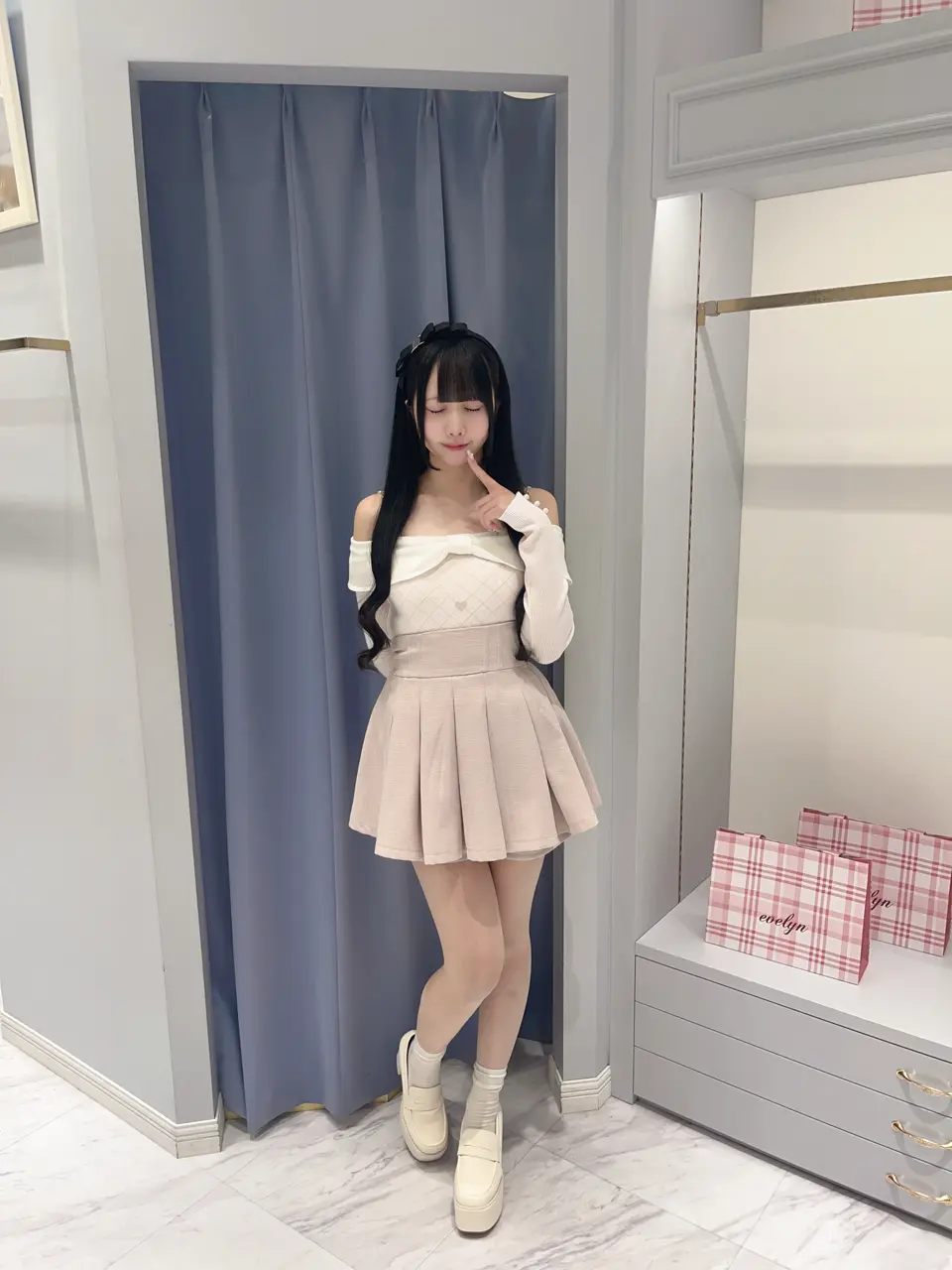 リボンオフショルニット｜evelyn（エブリン）公式通販サイト