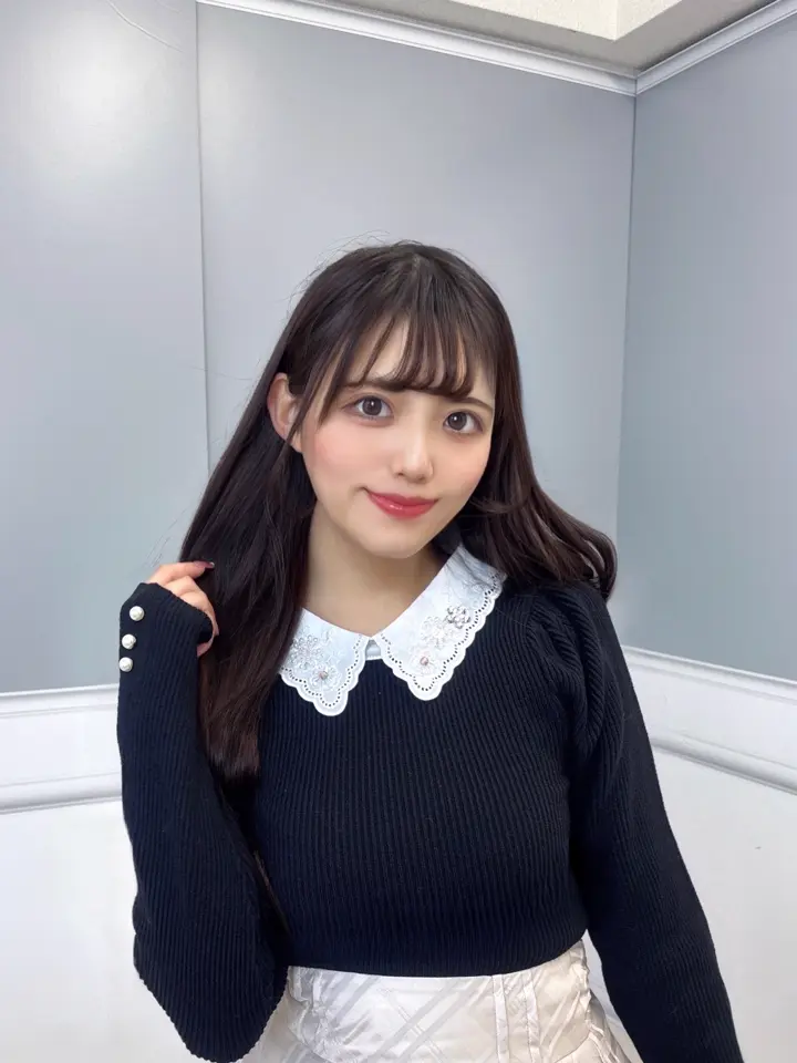 ビジュー襟付きリブニット｜evelyn（エブリン）公式通販サイト