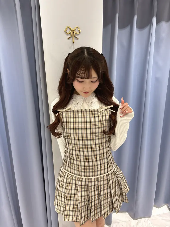 ビジュー襟付きリブニット｜evelyn（エブリン）公式通販サイト