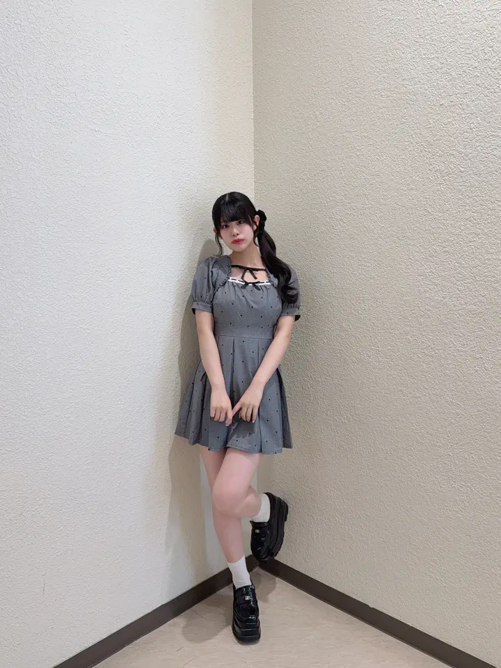 evelyn ダブルリボンタックプリーツワンピース グレー ダブルリボンタックプリーツワンピース｜evelyn（エブリン）公式通販サイト