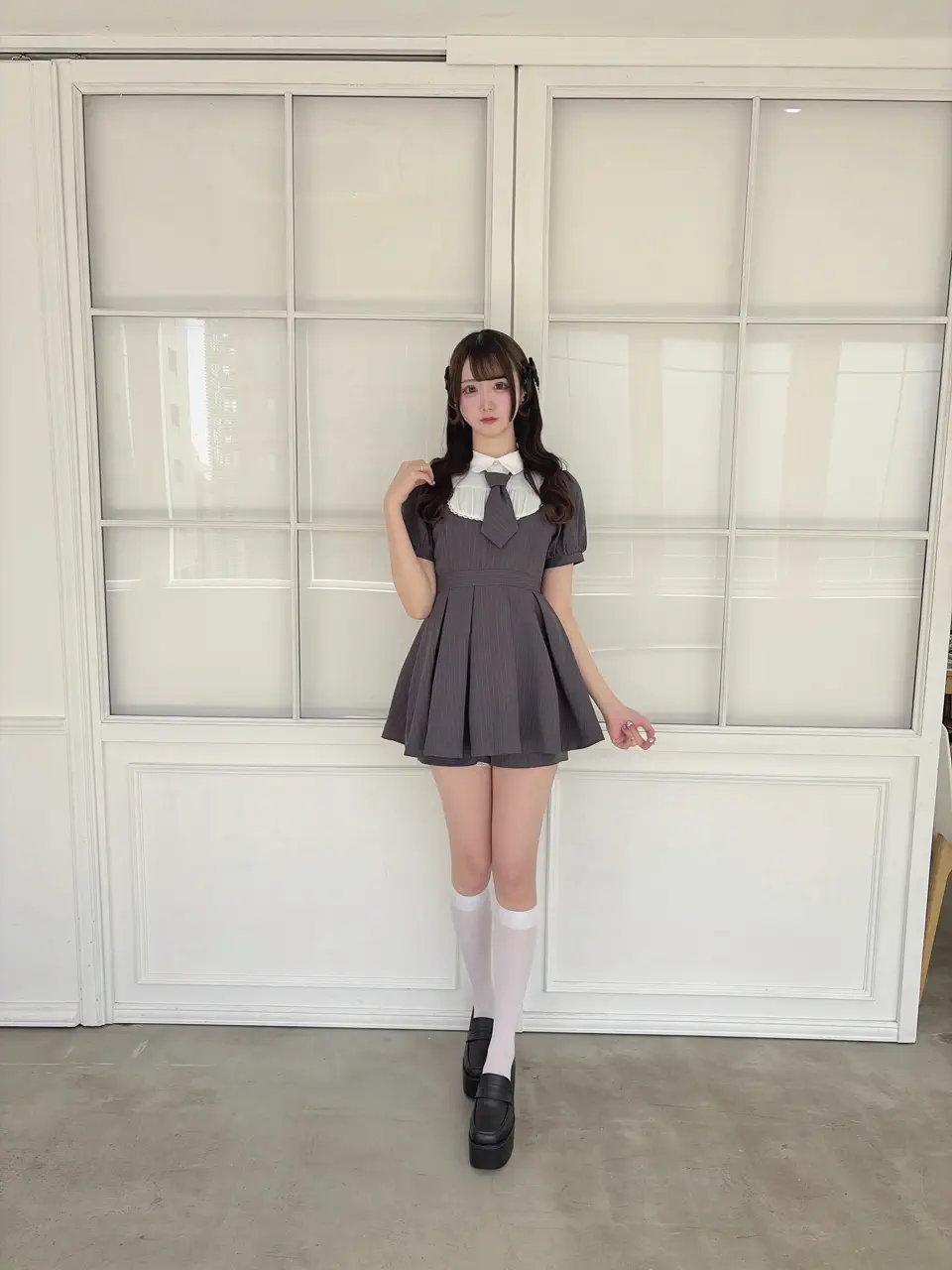 ネクタイ付きタックプリーツワンピース｜evelyn（エブリン）公式通販サイト