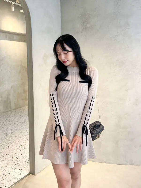 レースアップスリーブニットワンピース｜evelyn（エブリン）公式