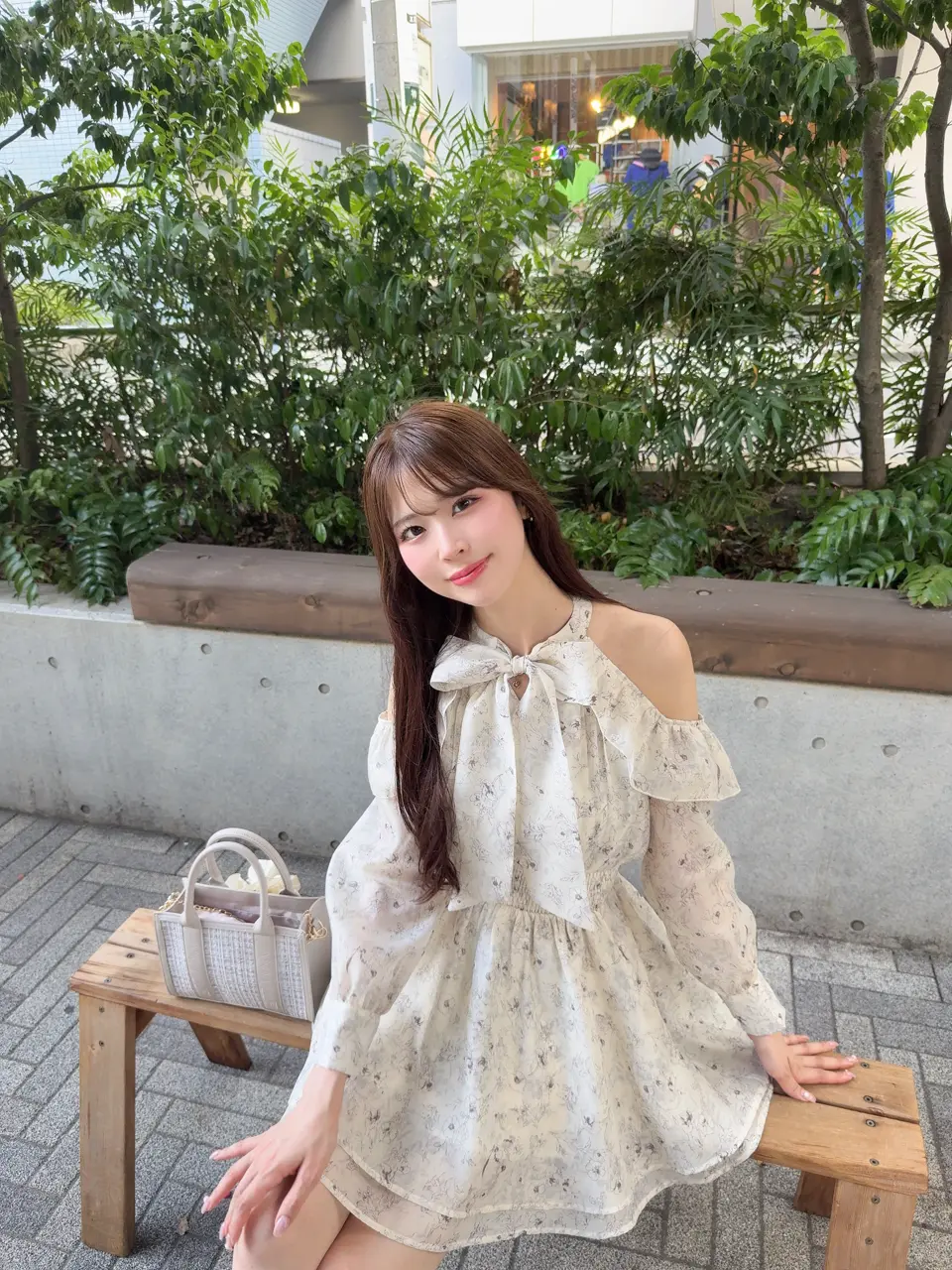 アンミール コールドショルダーフラワーワンピース オフホワイト コールドショルダーフラワーワンピース｜evelyn（エブリン）公式