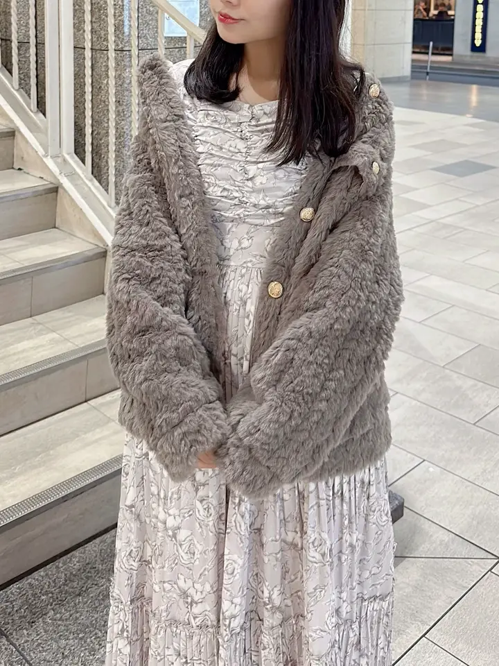 ゴールドボタンファーコート｜evelyn（エブリン）公式通販サイト