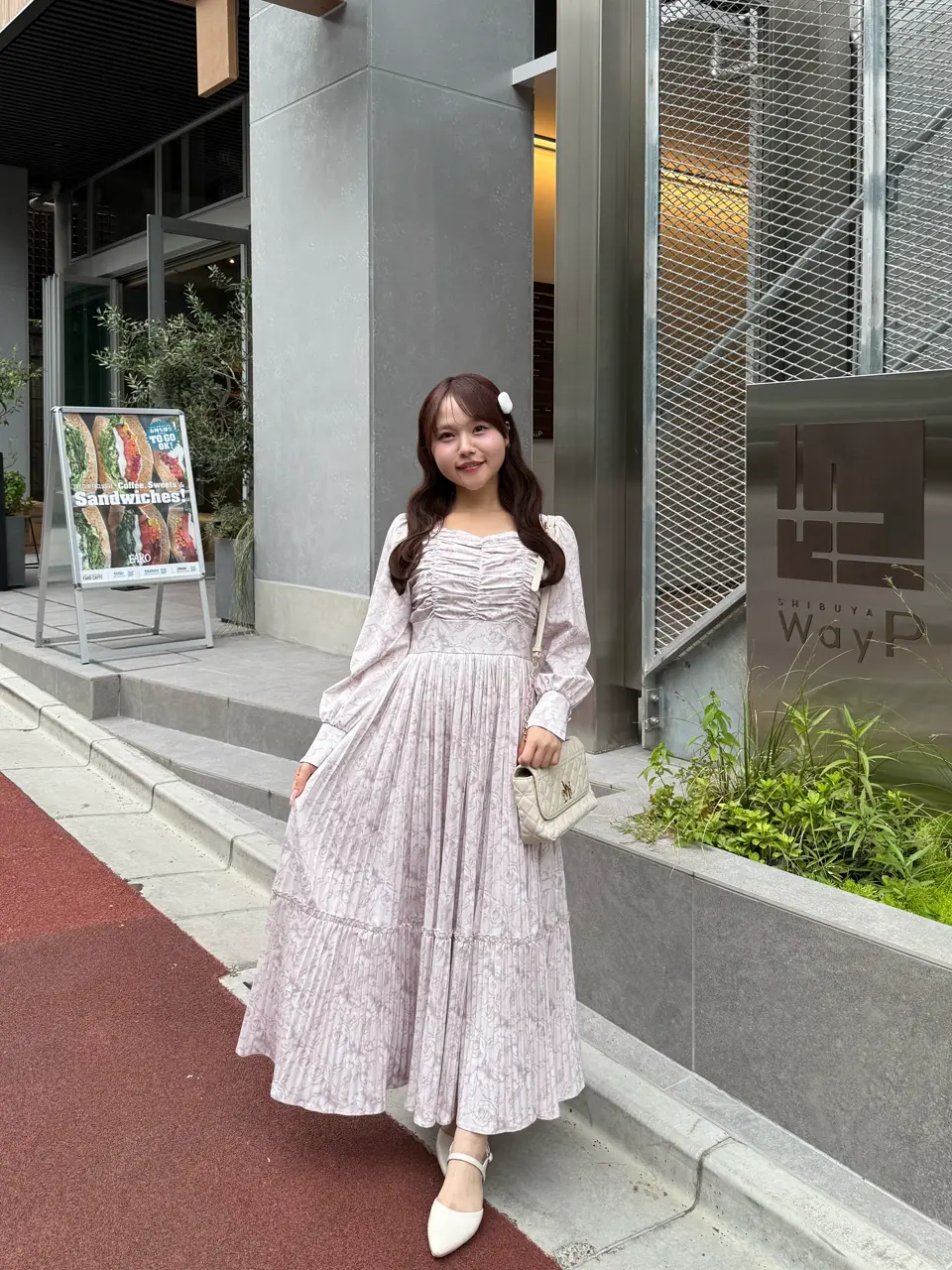 ギャザープリーツフラワーワンピース｜evelyn（エブリン）公式通販サイト