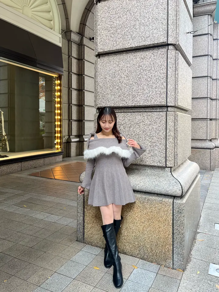 ファーオフショルニットワンピース｜evelyn（エブリン）公式通販サイト