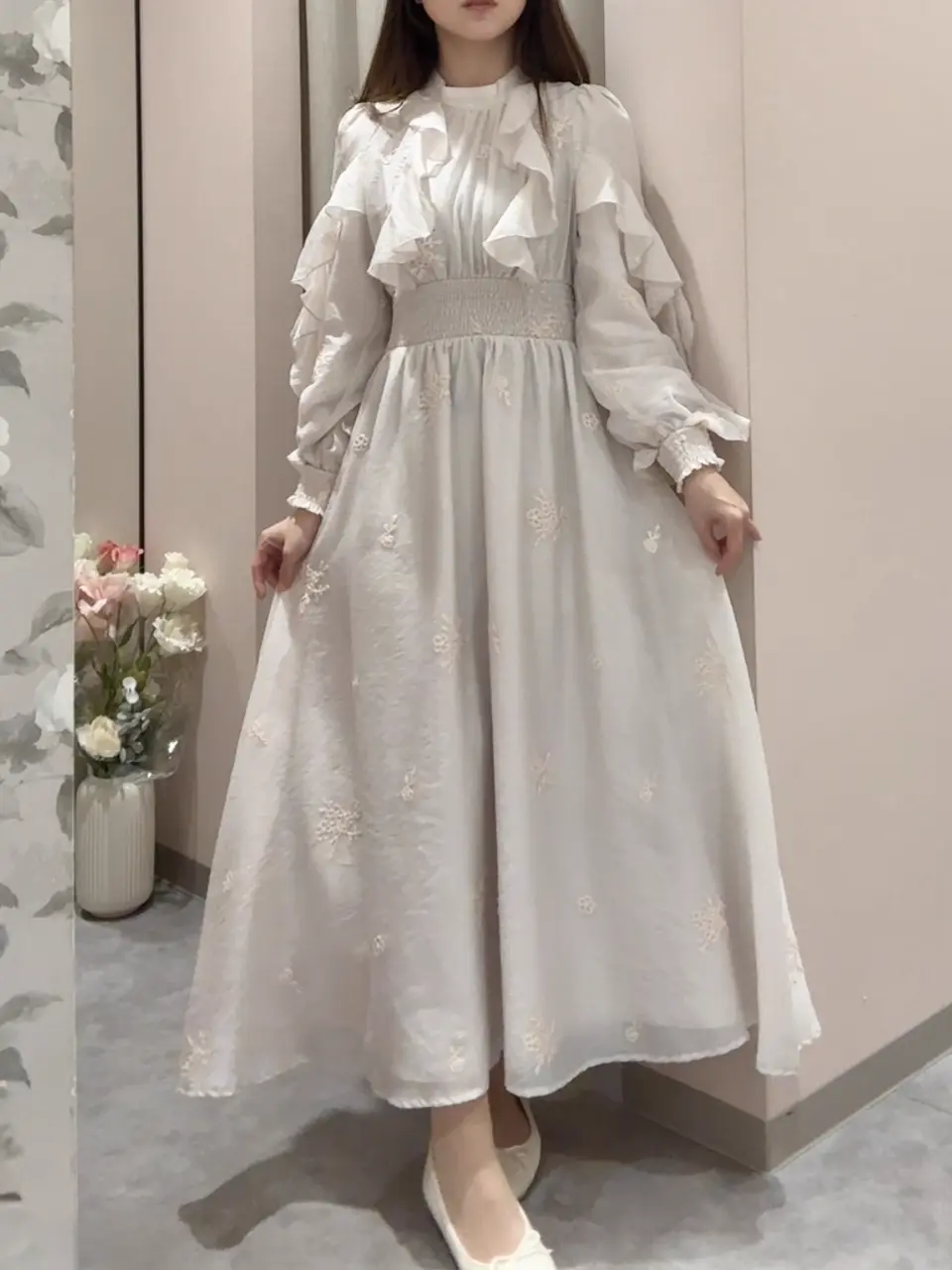 フラワー刺繍フリルワンピース｜evelyn（エブリン）公式通販サイト