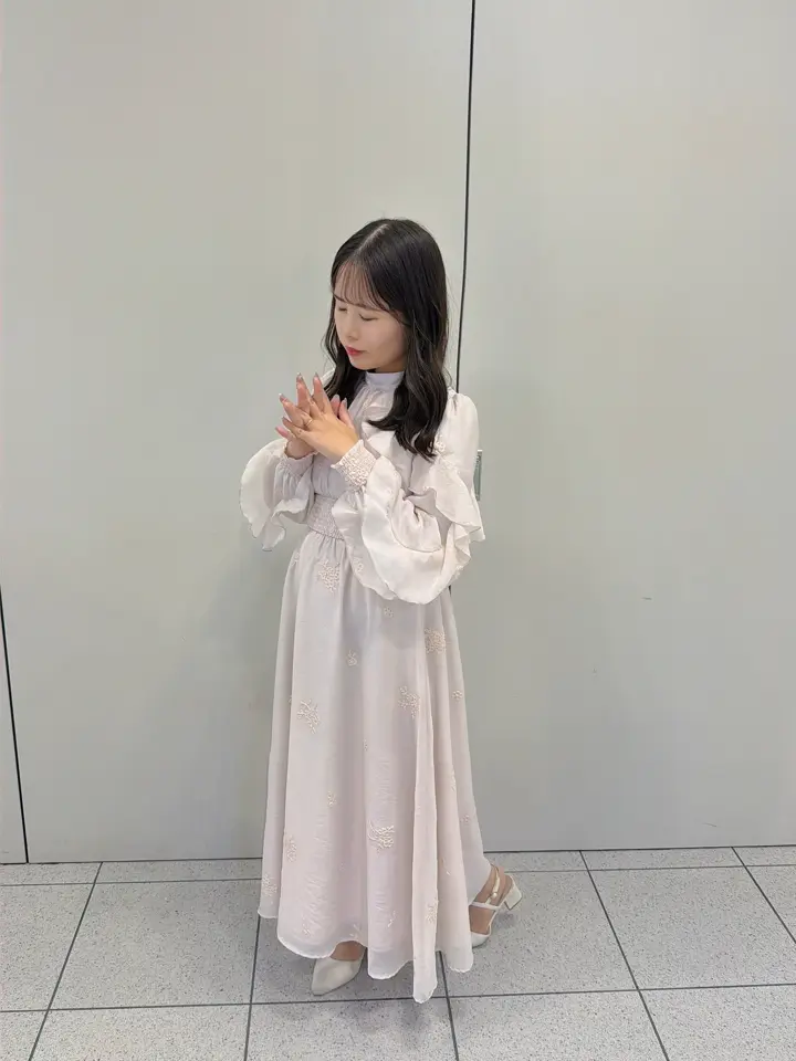 フラワー刺繍フリルワンピース｜evelyn（エブリン）公式通販サイト