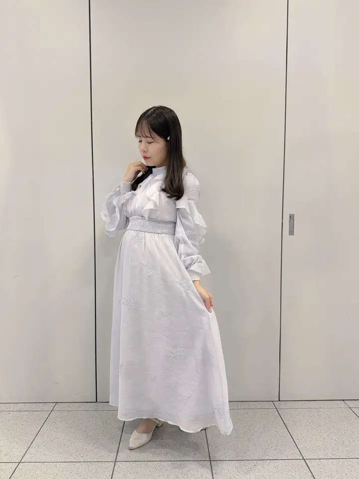 アンミール ロングワンピース フラワー刺繍フリルワンピース｜evelyn（エブリン）公式通販サイト