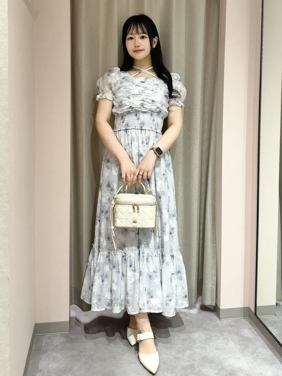 An MILLE ギャザーリボンフラワーシャーリングワンピース ギャザーリボンフラワーシャーリングワンピース｜evelyn（エブリン