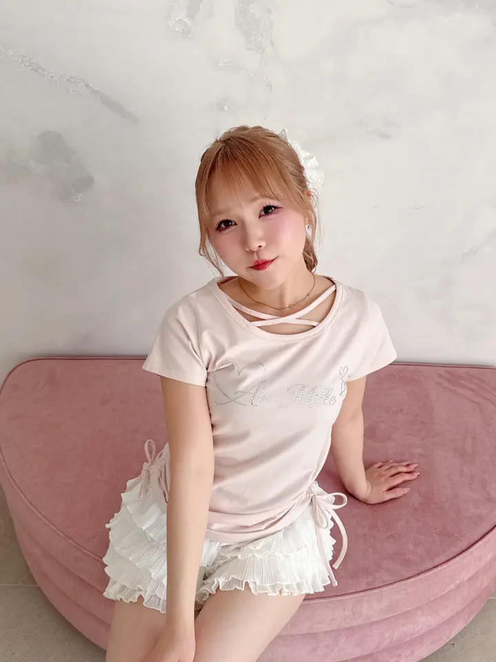 ギャザーラインストーンTシャツ｜evelyn（エブリン）公式通販サイト