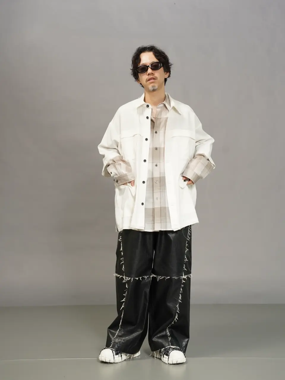 アーティフィシャルレザーワイドパンツ