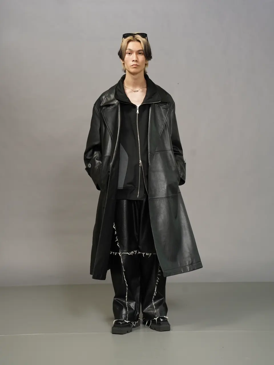 アーティフィシャルレザーワイドパンツ