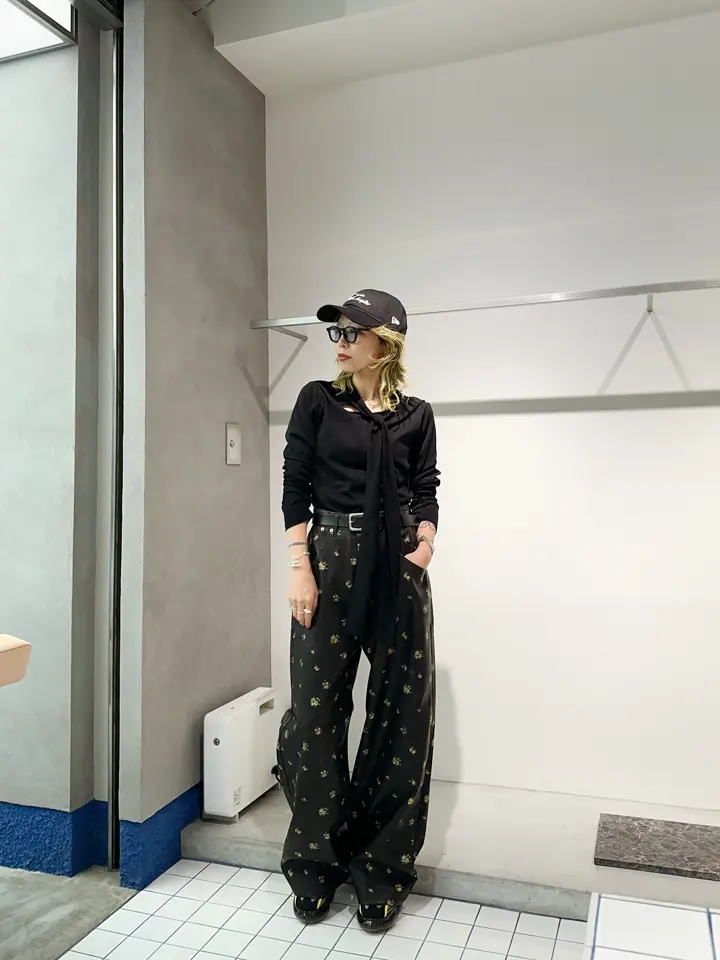 SALE】Vegan Leather Flower Print Pants