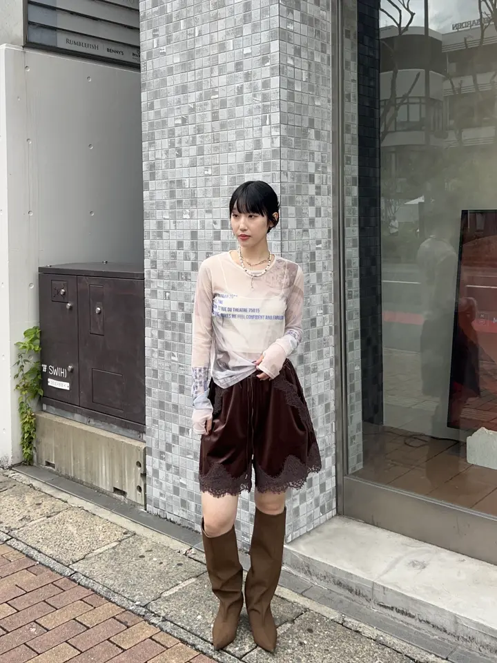 Hem Lace Velour Shorts