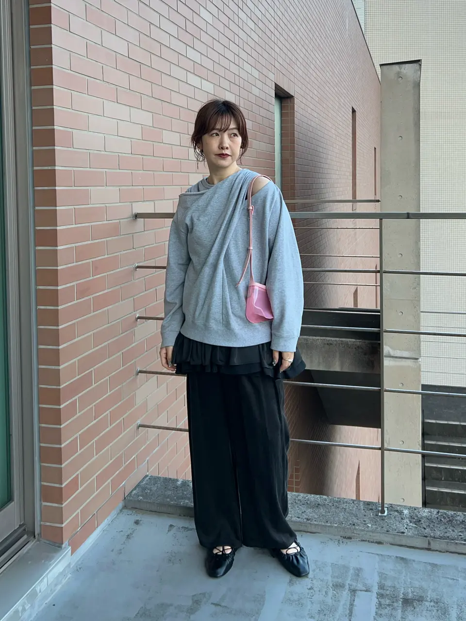 Twist Cut-Off Sweat Top