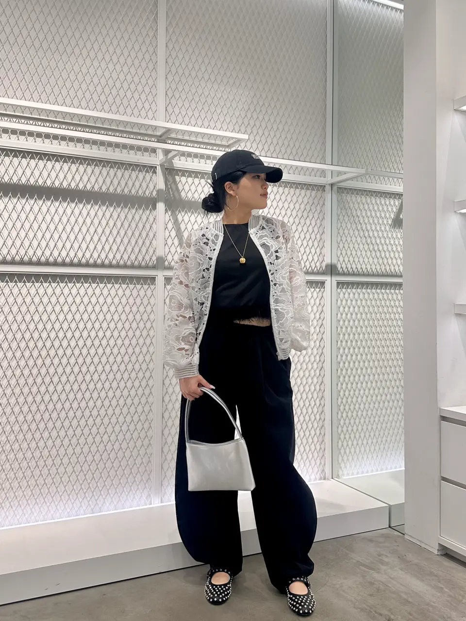 ドゥロワー レースブルゾン　サイズ38 広尾でドゥロワーを買取。ピンクベージュのレースのブルゾン