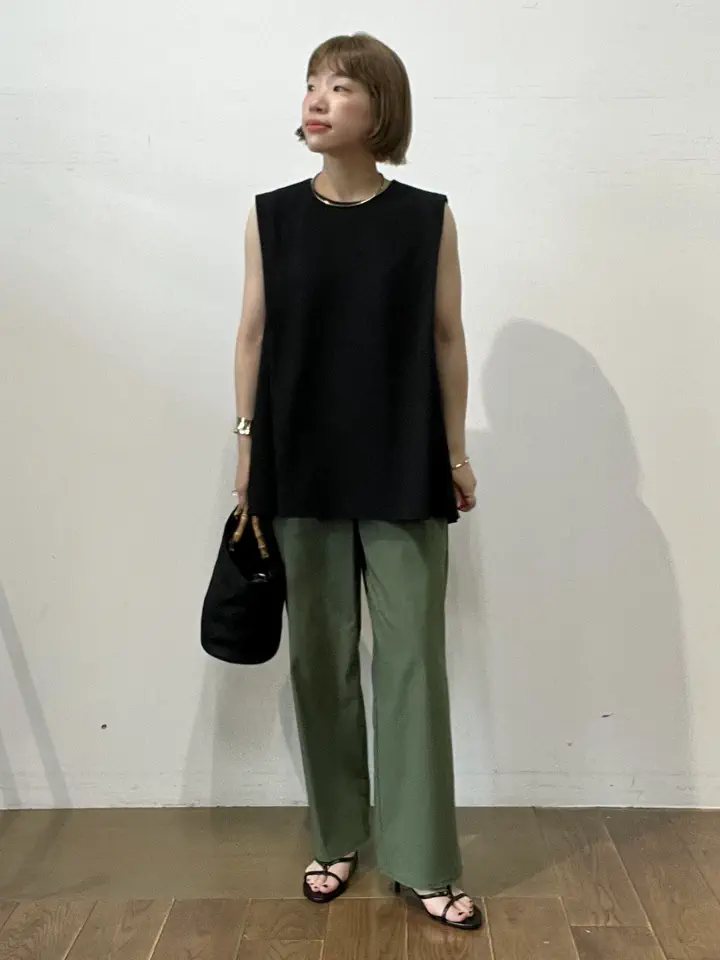 カーキパンツで夏っぽカジュアルコーデ