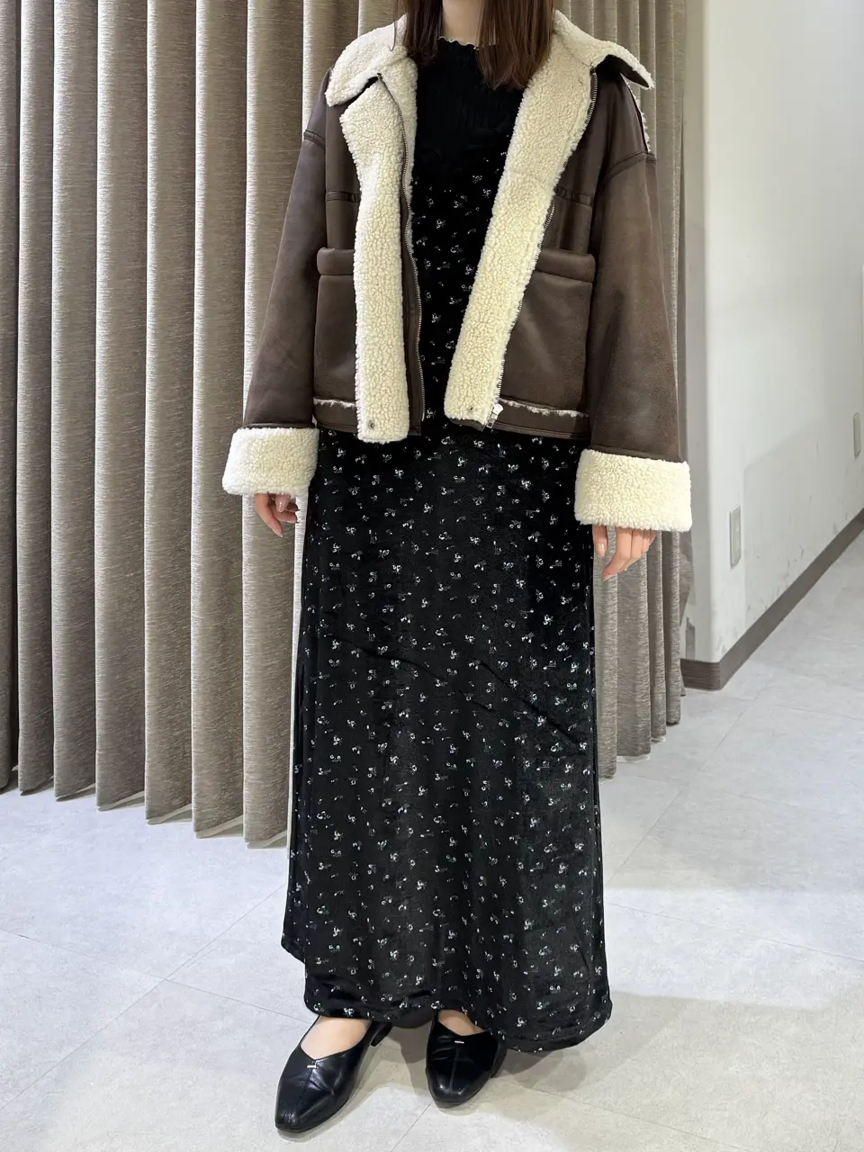 C6828 あったかモノトーンコーデ モノトーンコーデ🤍 シロカーディガンの中に少しハイネックなインナー