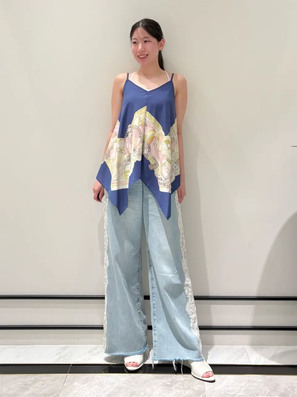  Shiori コーディネート画像