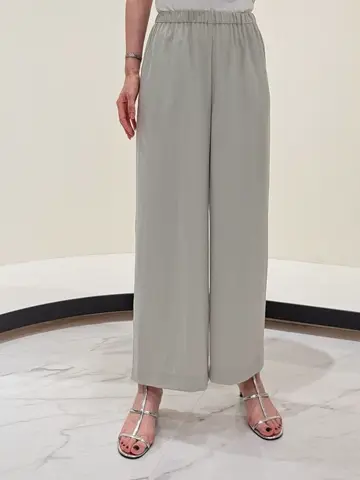 GRACE CONTINENTAL 今野　志保 コーディネート画像