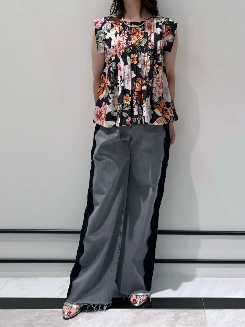 GRACE CONTINENTAL MOMOKO コーディネート画像