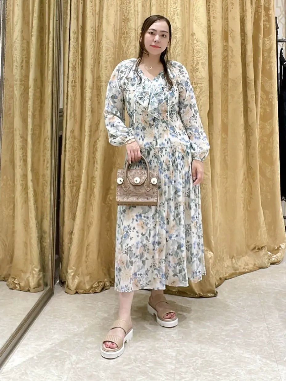 GRACE CONTINENTAL 泉　敦子 コーディネート画像