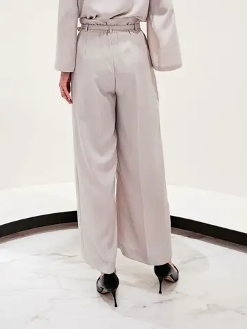 GRACE CONTINENTAL 今野　志保 コーディネート画像