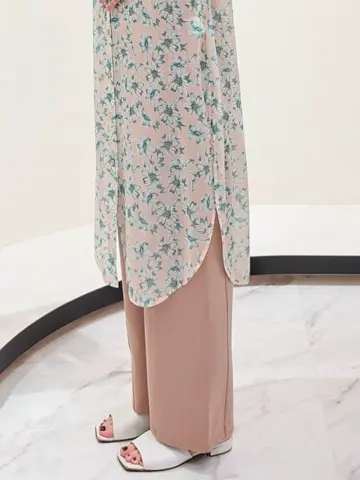 GRACE CONTINENTAL 今野　志保 コーディネート画像