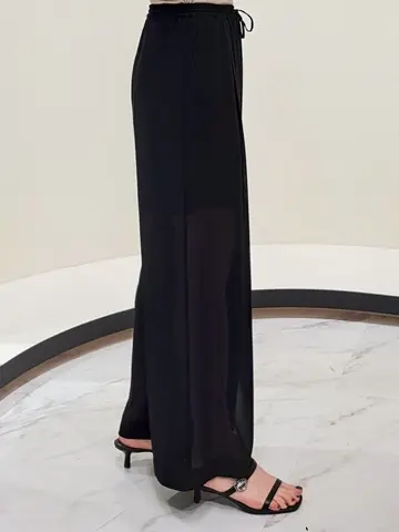 GRACE CONTINENTAL 今野　志保 コーディネート画像