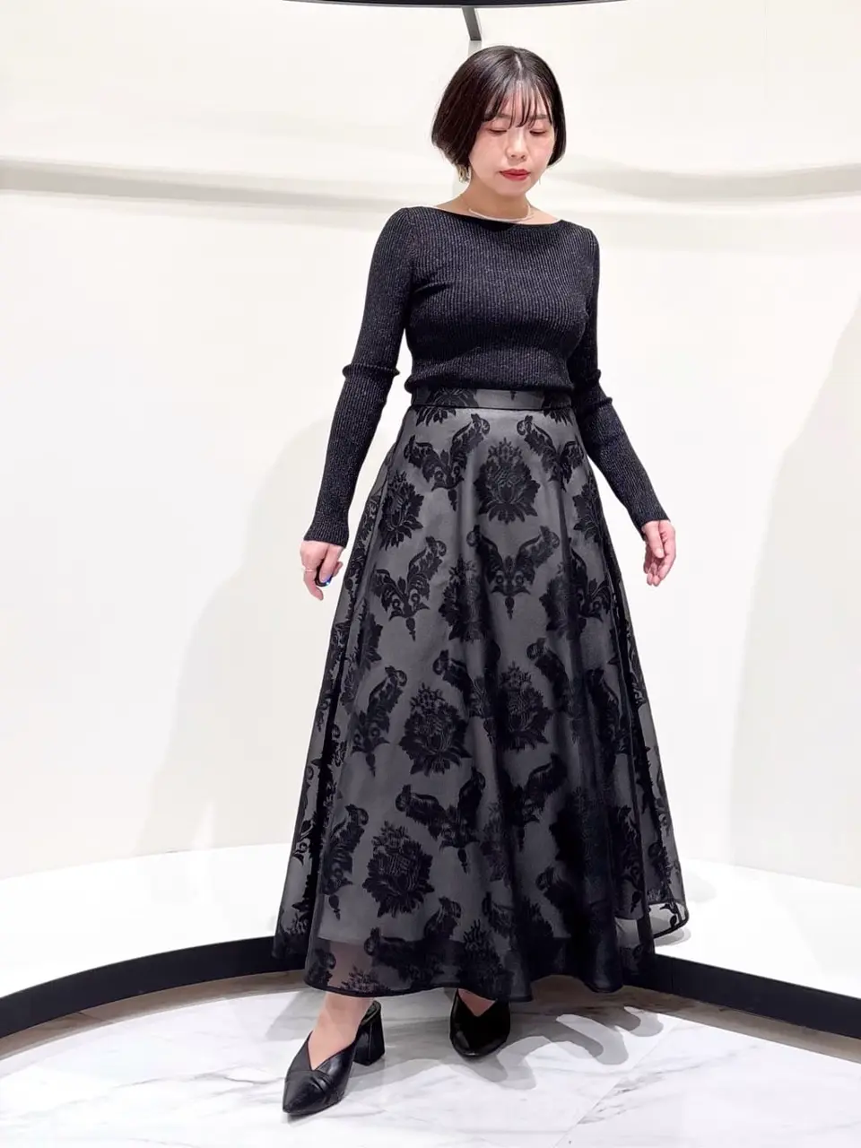 オリジナルデザインのフローラルベールが積層した円弧スカートの裾が幻想的で優雅な オーナメントロングスカート / GRACE CONTINENTAL | GRACE