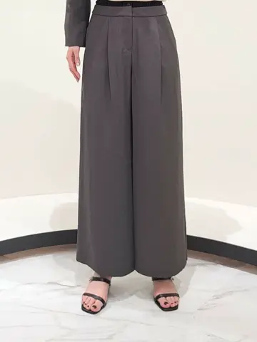 GRACE CONTINENTAL 今野　志保 コーディネート画像