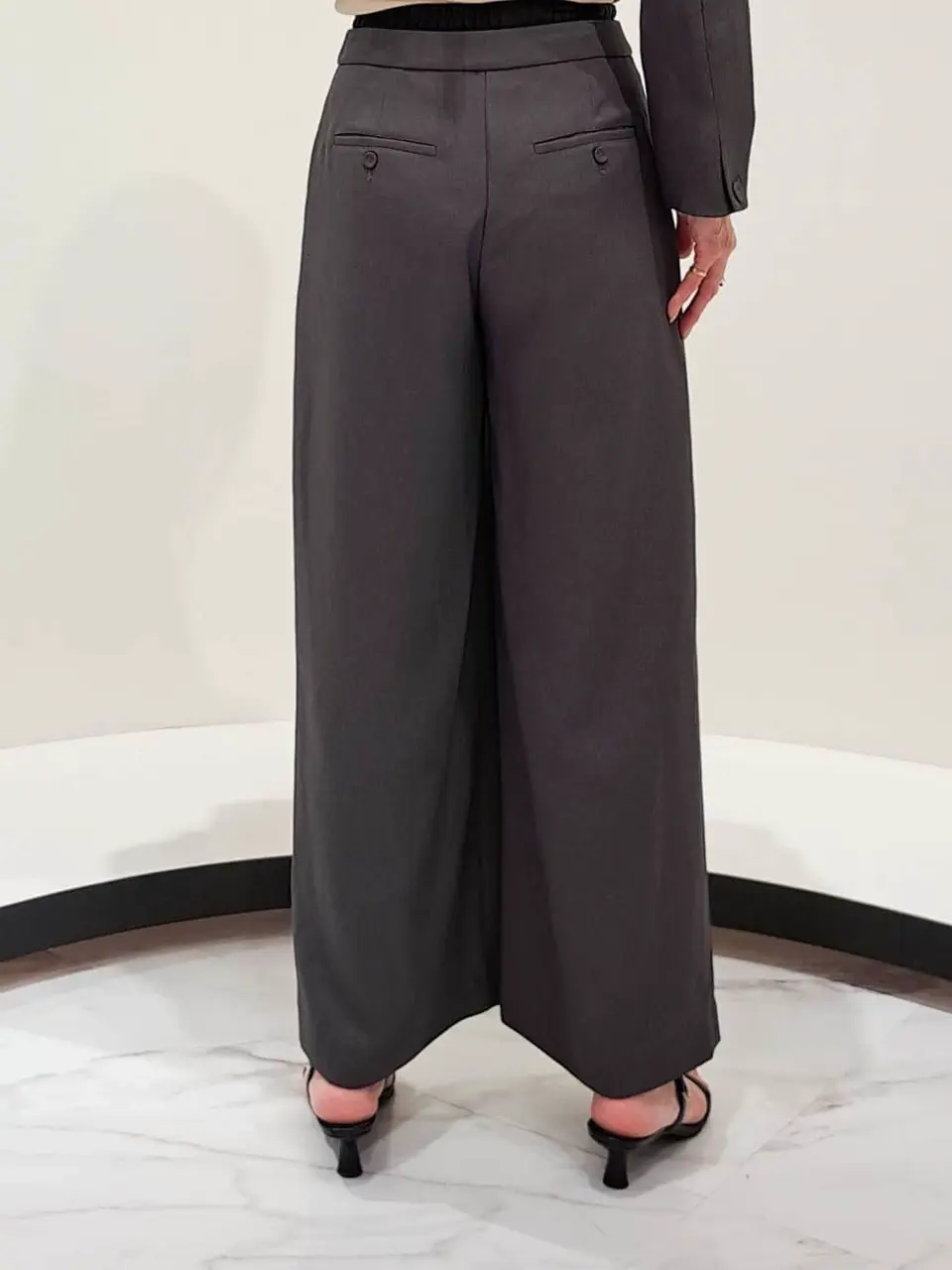 GRACE CONTINENTAL 今野　志保 コーディネート画像